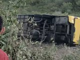 Ônibus com romeiros tomba no Ceará e deixa dois mortos e dezenas de feridos