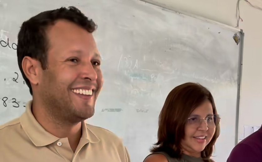 Prefeito Remi Filho entrega escola totalmente climatizada em Murici