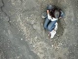 Brasileira desaparecida em vulcão foi abandonada por guia, segundo imprensa local