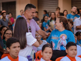 Prefeito Kil comparece ao Rocha Cavalcante para prestigiar procissão de Nossa Senhora de Lourdes