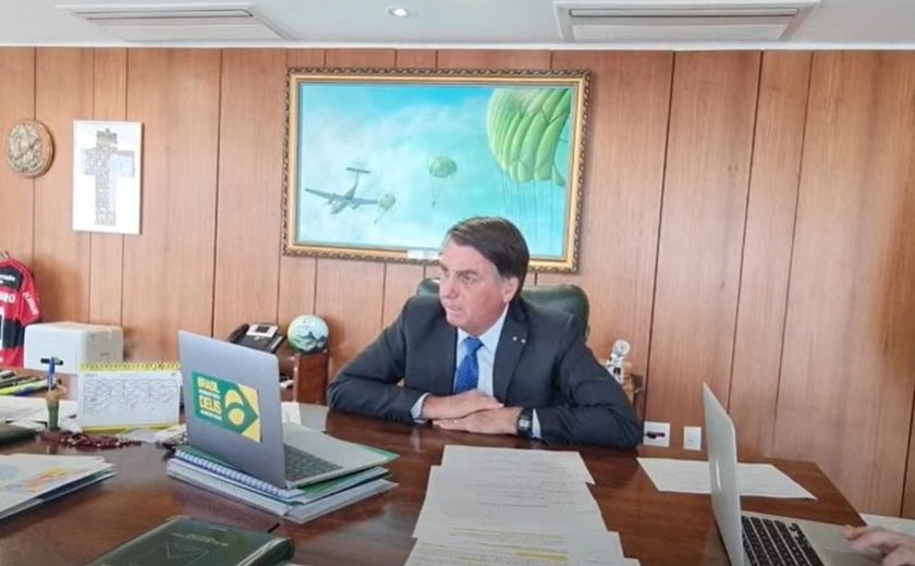 Ao vivo para Alagoas, Bolsonaro volta a alfinetar Governadores e atribui a inflação à 'política do fique em casa'