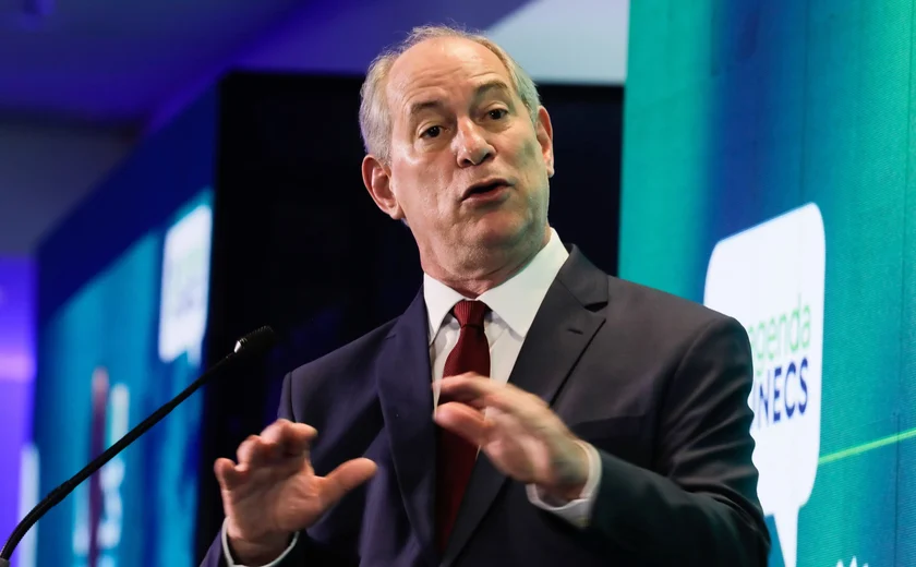 Filhos de Lula entram com ação contra Ciro Gomes