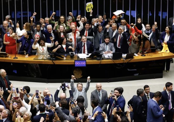 Câmara aprova PEC que acaba com escala 6x1; proposta segue para o Senado