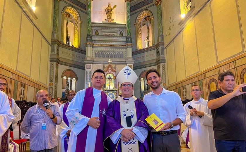 Prefeito eleito de Santana do Mundaú e vereadores participam de Celebração na Catedral Metropolitana