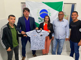 Prefeita Néa do Geo firma importante parceria para o esporte de Ibateguara