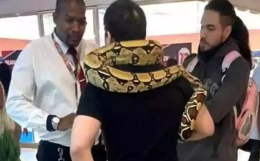 Homem é barrado por levar cobra de estimação a shopping em Belo Horizonte