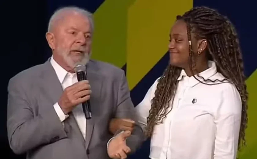 Lula diz a jovem negra que 'afrodescendente gosta de batuque de tambor' e gera polêmica