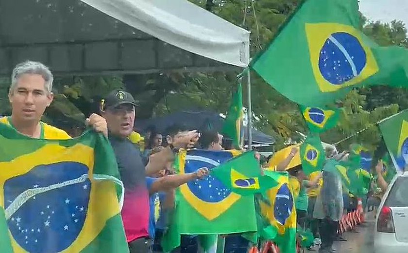 Manifestação em frente ao Exército de Maceió chega ao sétimo dia