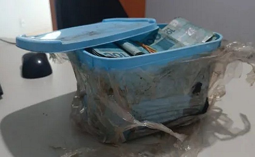 Aposentado encontra R$ 60 mil enterrados em pote de sorvete ao limpar casa que comprou