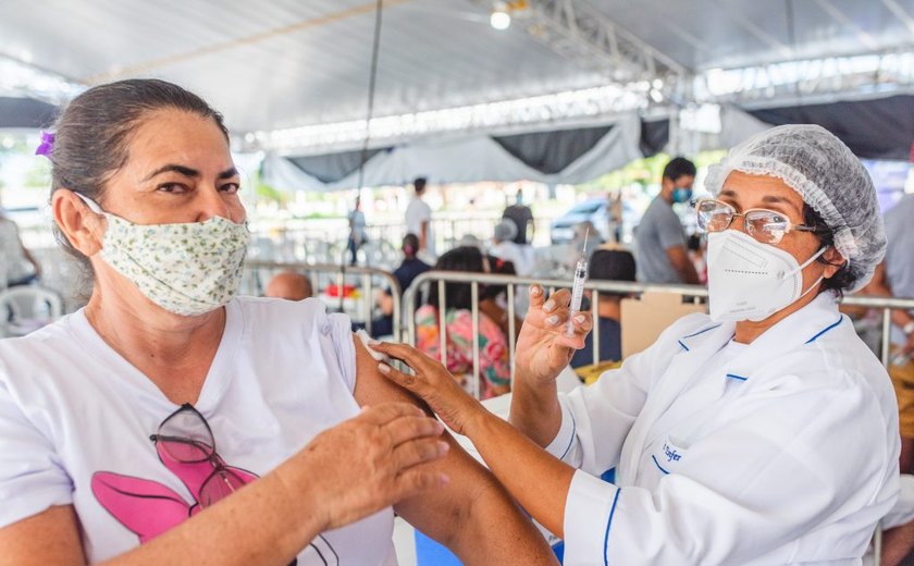 Mais de 40% dos adultos completaram a imunização contra Covid-19 em Maceió