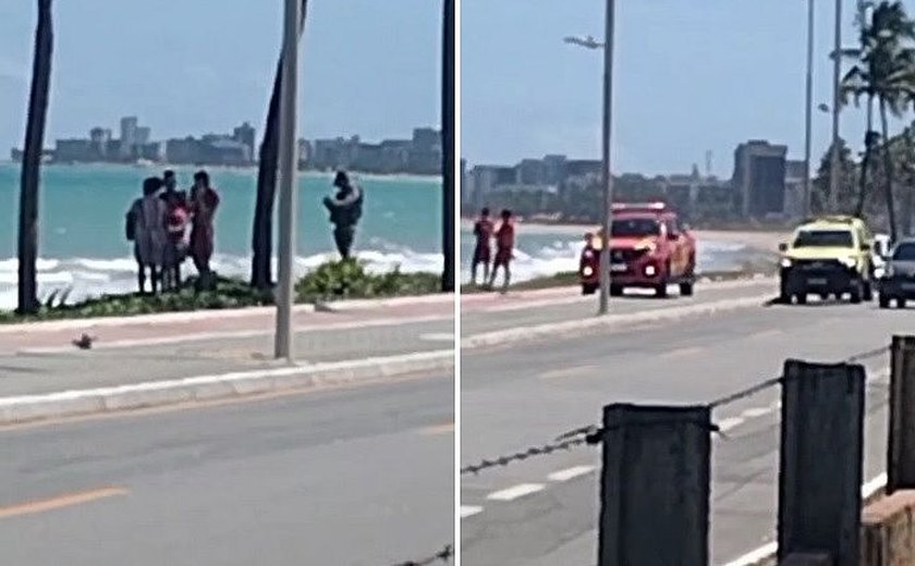 Adolescente de 17 anos morre afogado na praia de Jacarecica, em Maceió