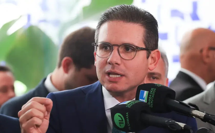 Pediatras pedem urgência em projeto sobre 'adultização' infantil