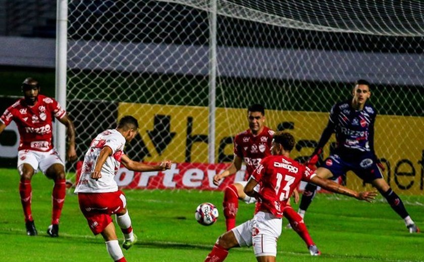 Nesta segunda (18), CRB visita o Vila Nova precisando vencer para voltar ao G-4