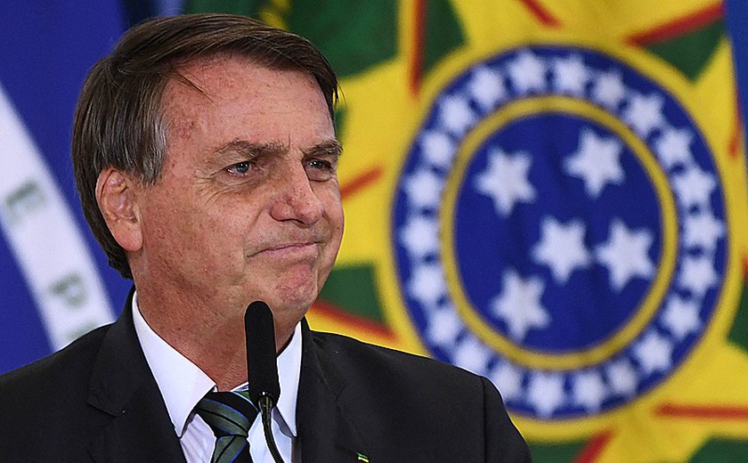 Ministro do TSE dá 3 dias para Bolsonaro explicar minuta de decreto