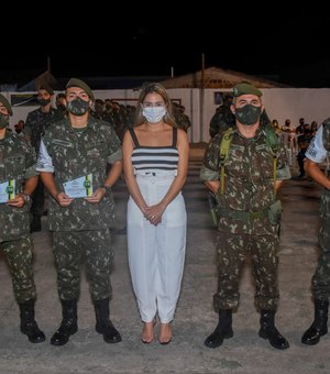 Prefeita Ângela Vanessa participa de formatura militar de jovens lajenses