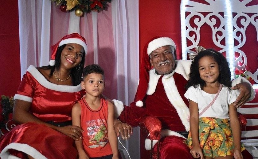 Primeiro Papai Noel negro de União dos Palmares atrai crianças de todas as idades