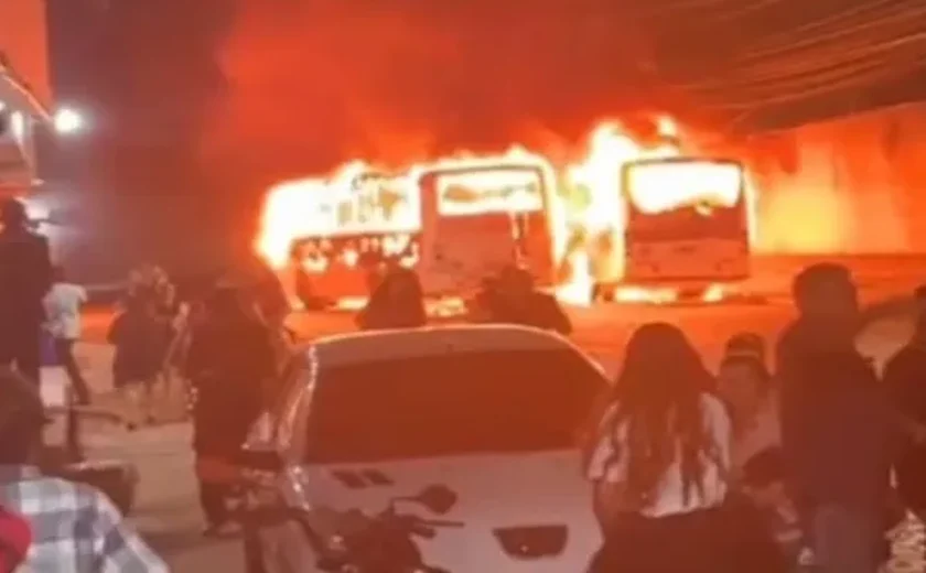 Ônibus são incendiados após morte em operação policial