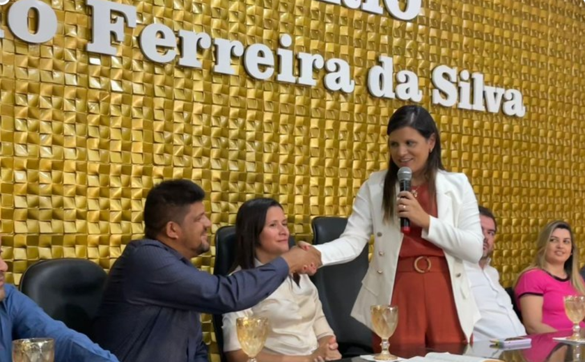 Prefeita Marcela Gomes prestigia solenidade de posse da nova diretoria do Fapen de Novo Lino