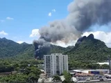 Incêndio atinge cidade cenográfica de novela da Globo, no Rio de Janeiro