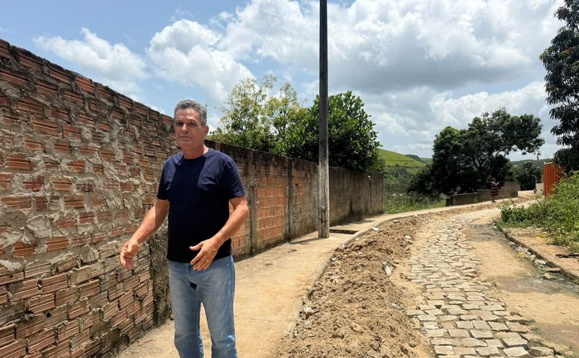 Prefeito de Branquinha vistoria ruas que receberão pavimentação na zona urbana