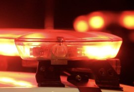 Jovem é morto a tiros dentro de carro em praia de Maceió