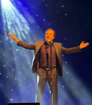 Ele está de volta! Tom Cavalcante chega a Maceió em agosto com “Tom ta on”