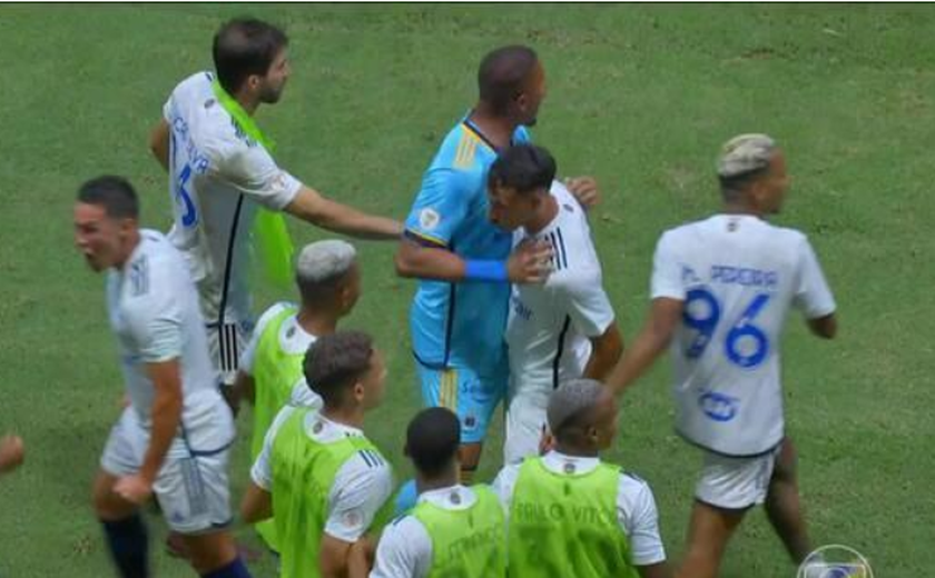 Cruzeiro vence o galo com gol contra no fim