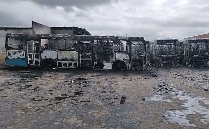 Transporte coletivo de Arapiraca pode ficar comprometido após incêndio que destruiu 9 ônibus