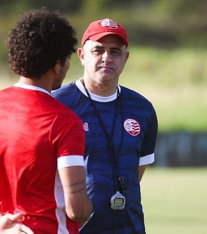 Com apenas uma vitória em seis jogos, Marcelo Chamusca deixa comando do Náutico