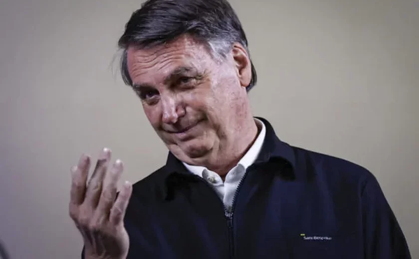 Bolsonaro se coloca como presidenciável em 2026 e diz que desiste do Brasil caso esteja inelegível