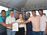 Prefeito Kil e vice Júnior Menezes assinam ordem de serviço para novos calçamentos em União