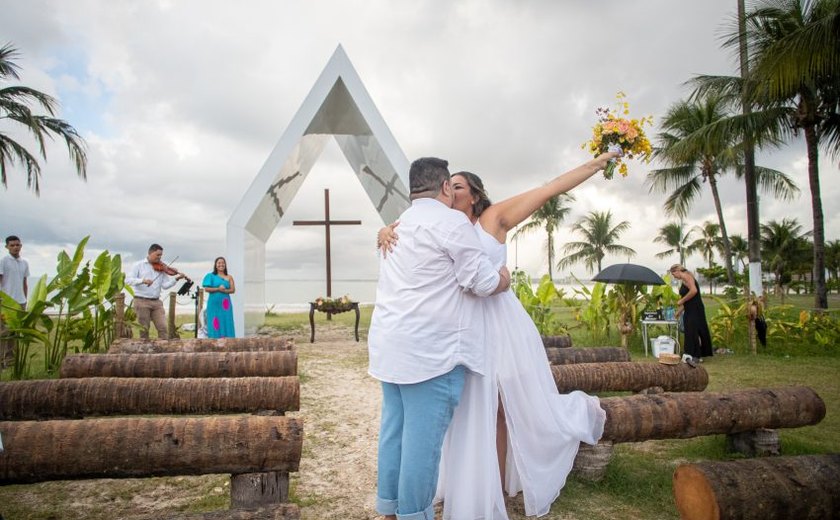 Turistas de SP percorrem mais de 2.500 km para casar na Capelinha de Jaraguá