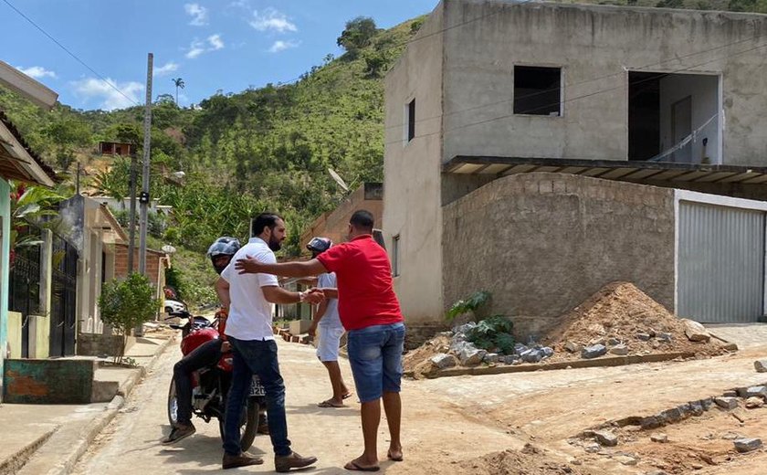 Prefeito de Santana do Mundaú Arthur Freitas faz vistoria em obra do 'Minha Cidade Linda'