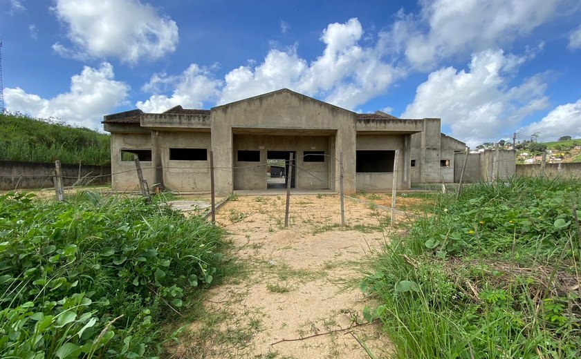 Vereadores cobram conclusão de creche em São José da Laje