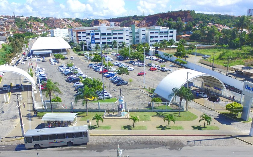 Professora de universidade particular de Maceió é acusada de intolerância política