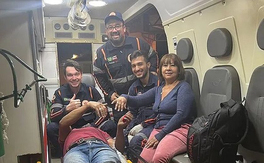 Homem sofre acidente durante viagem e pede mulher em casamento dentro de ambulância