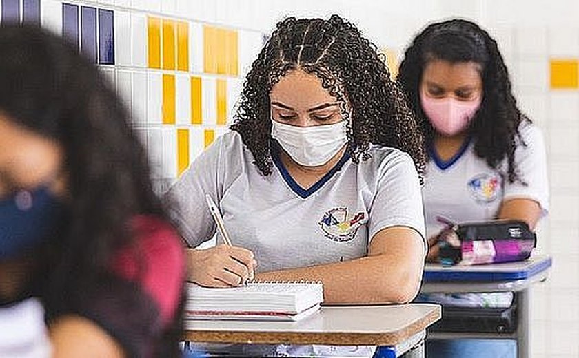 Governo de AL divulga nova lista com mais de 11 mil beneficiados do Cartão Escola 10