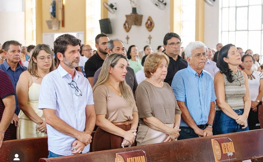 Prefeito Júnior Menezes participa de missa em ação de graças pela recuperação do filho em União dos Palmares