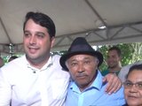 Arthur Freitas é agradecido por populares durante evento em Santana do Mundaú