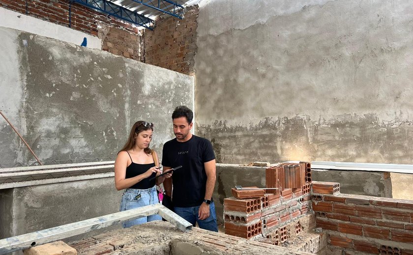 Prefeito de Santana do Mundaú acompanha obras em andamento no município