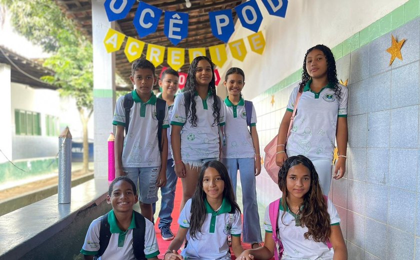 Alunos da rede municipal de Branquinha participam de provas do Saeb