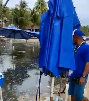 BRK diz que línguas sujas na praia de Ponta Verde foram provocadas por ligações clandestinas de esgoto