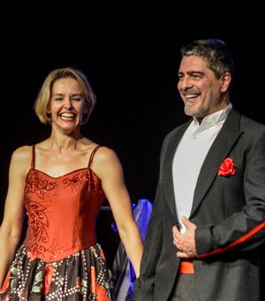 Estrelada por Bianca Rinaldi e Junno Andrade chega a Maceió a peça CASA, COMIDA E ALMA LAVADA