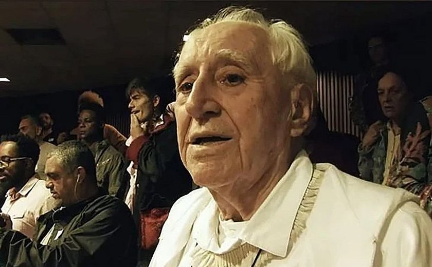 Morre o dramaturgo Zé Celso, aos 86 anos, dois dias após incêndio em São Paulo