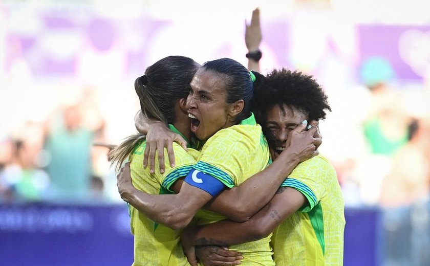 Futebol feminino perde para a Espanha, mas avança para as quartas