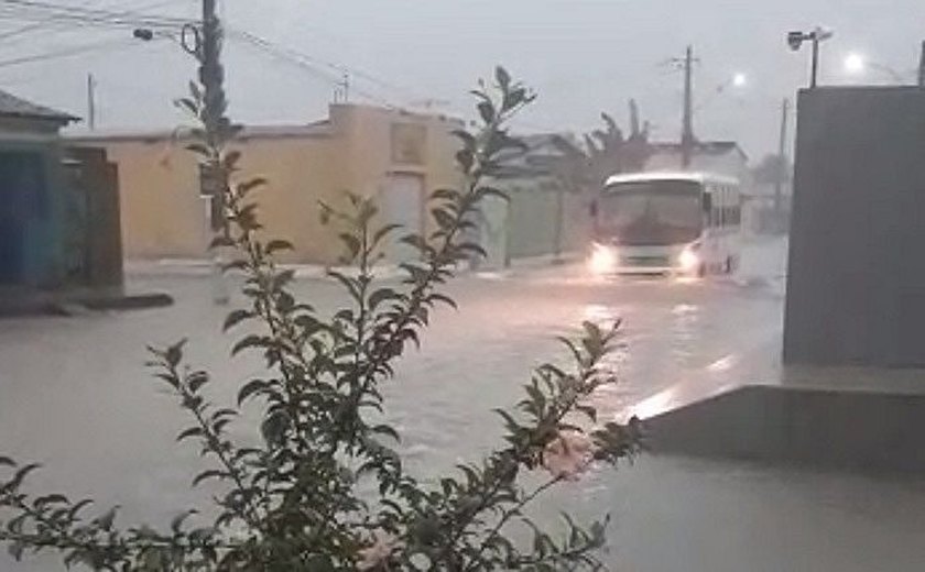 Risco de deslizamento: Defesa Civil de Maceió alerta para população procurar locais seguros