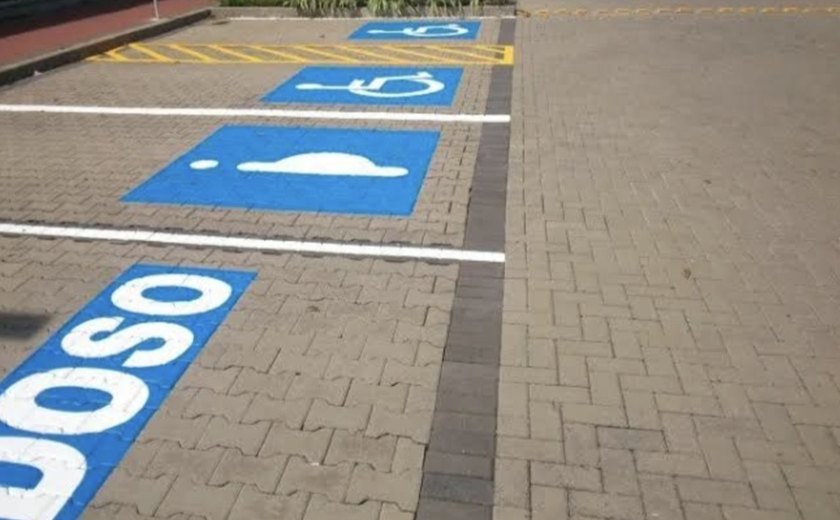 Motorista em Maceió acumula mais de mil multas por estacionar em vagas de PCD e idosos