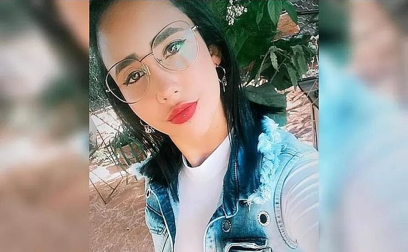 Jovem morre após ficar quase um mês internada por piercing inflamado