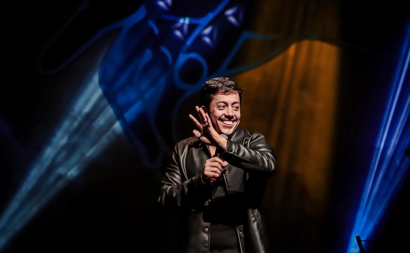 Esgotando ingressos, humorista Renato Albani traz seu novo show para Arapiraca e Maceió