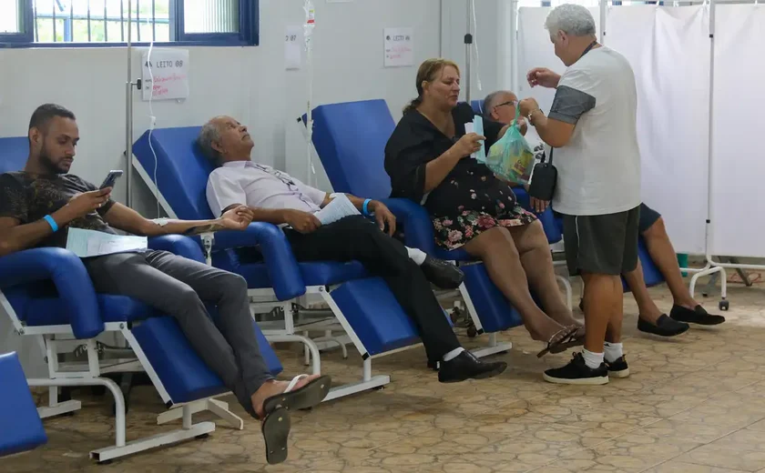 Entenda a diferença dos sintomas de dengue e de covid-19